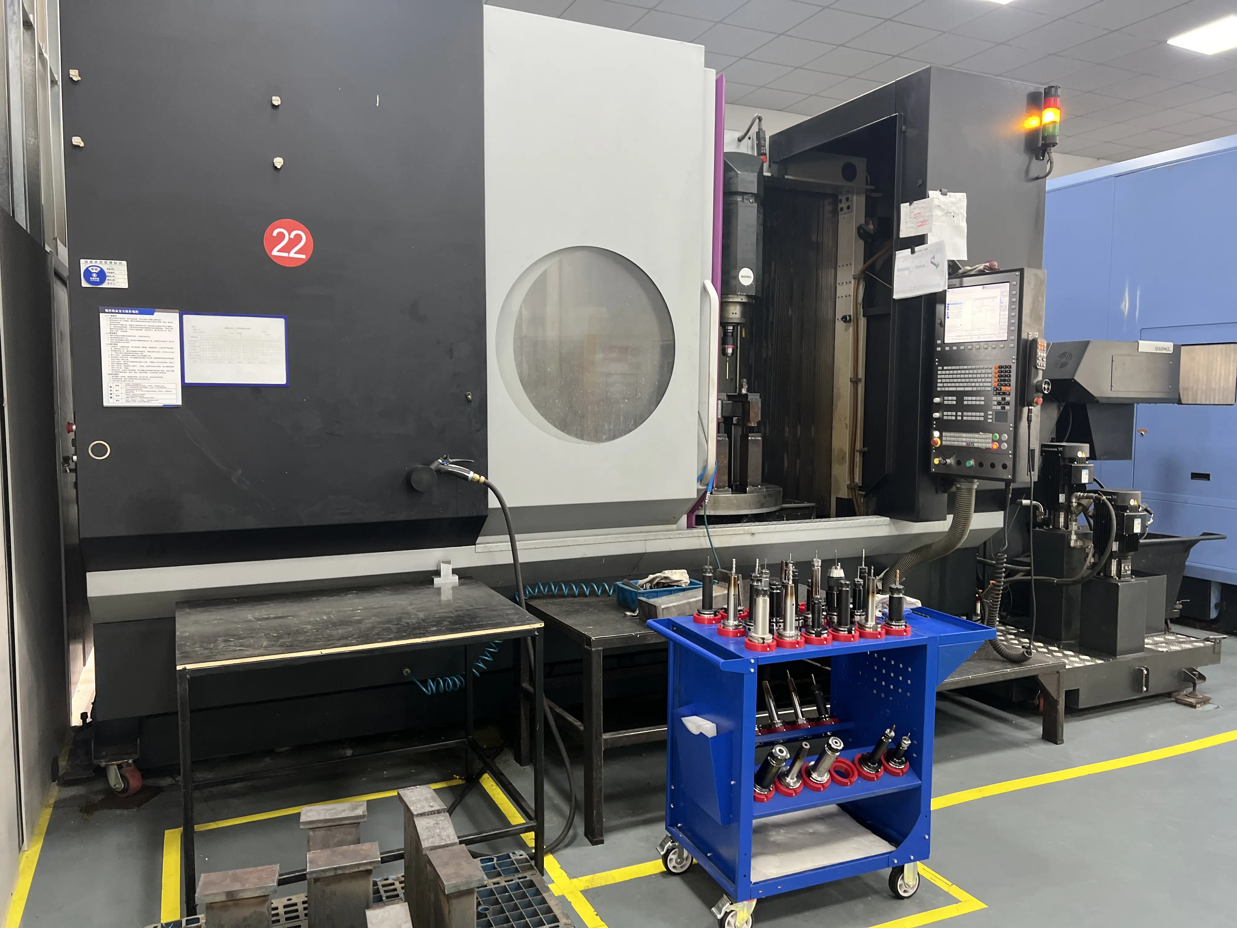 CNC machining center and tool cart at Jinxi Precision