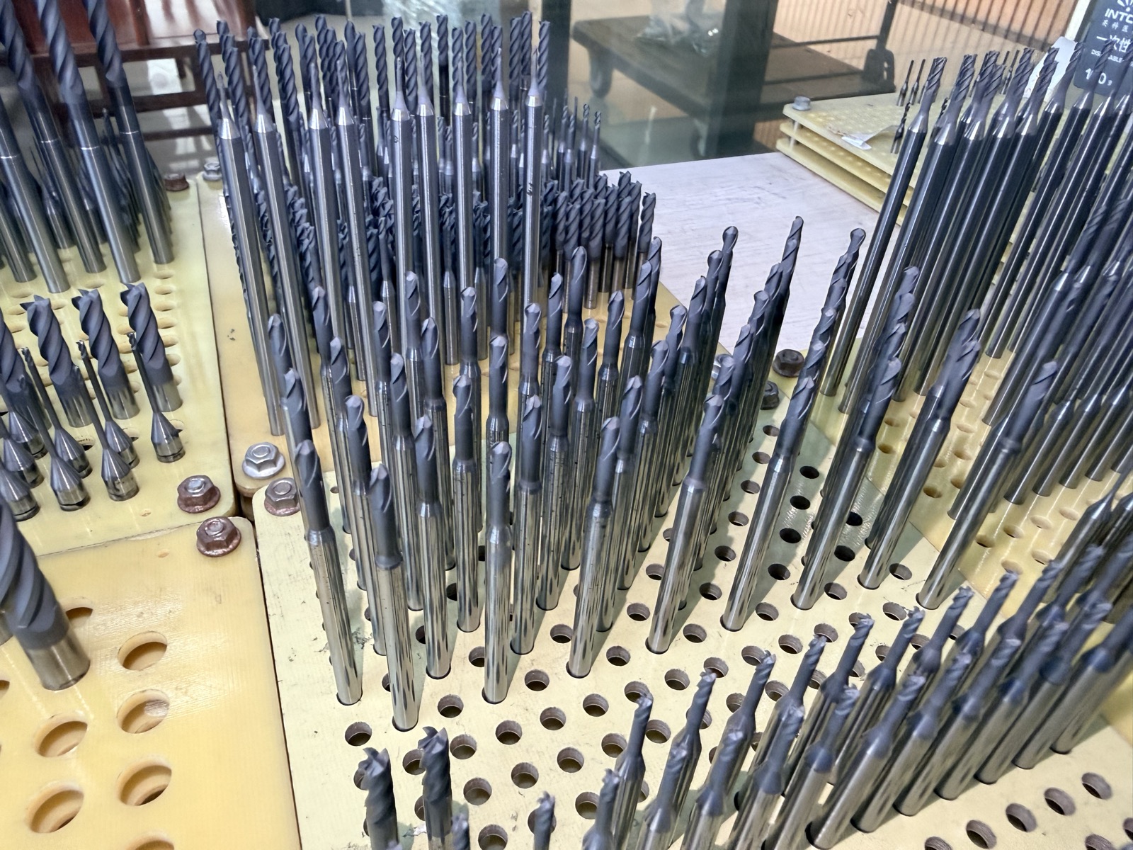 Graphite solid carbide end mill series