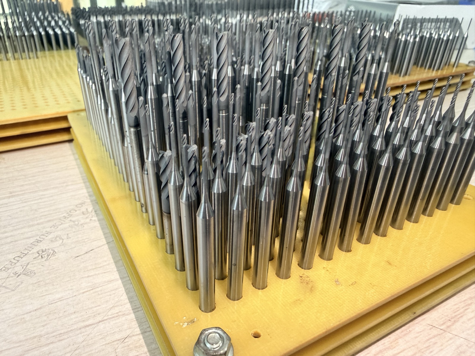 Solid carbide end mill products