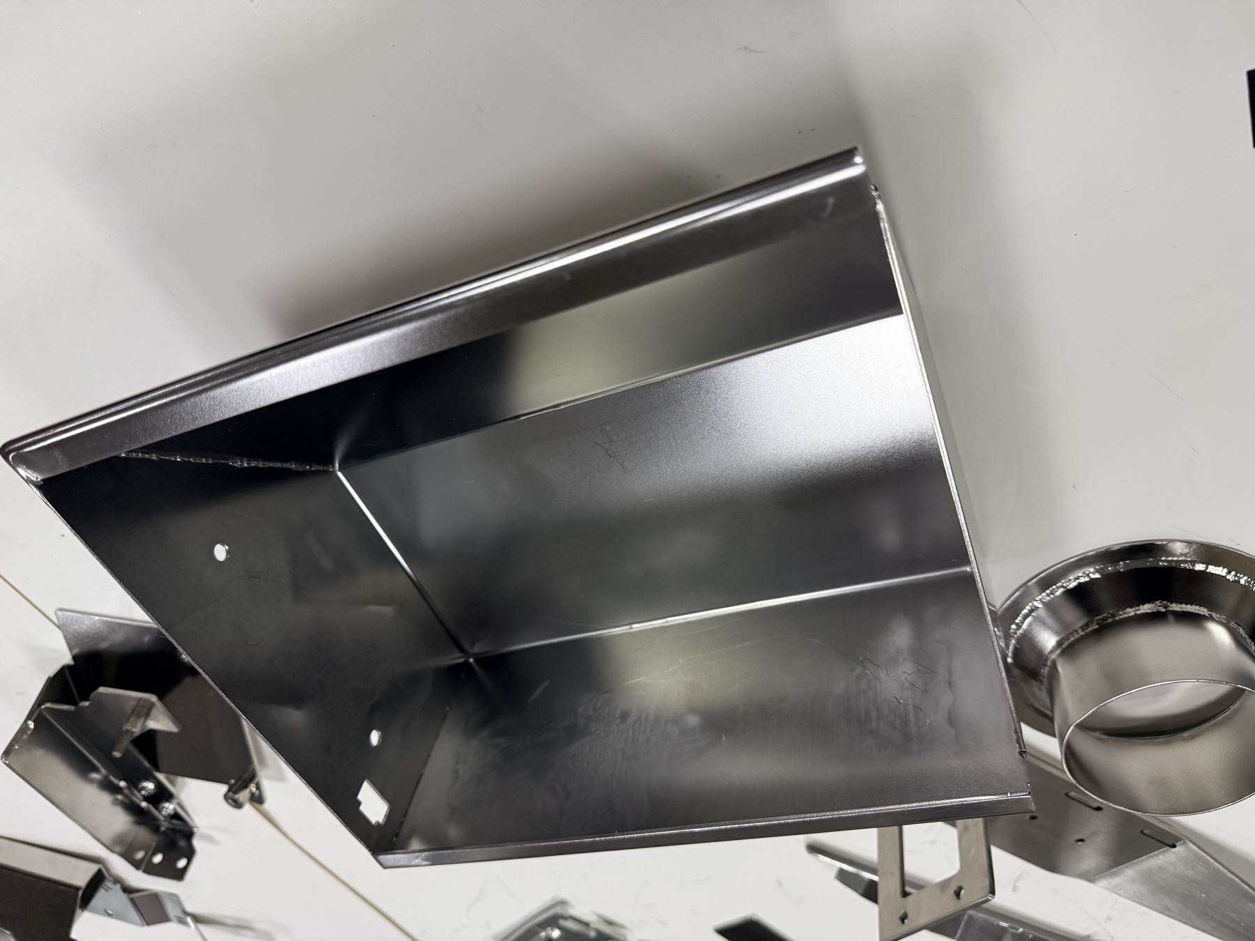 Formed sheet metal tray