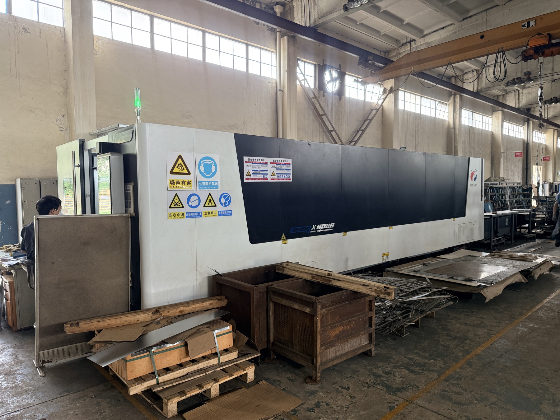 Sheet metal laser cutting equipment