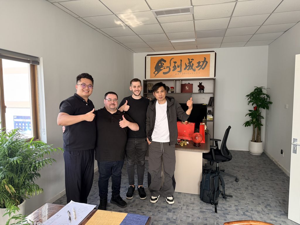 Visitors and Jinxi staff posing for a group photo in the office.